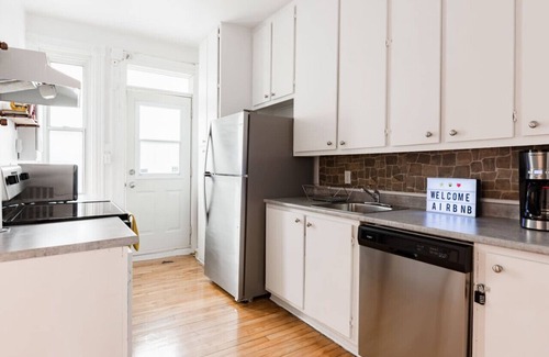 Maisonneuve Apartment | The Olympic 7 | Steps from Stadium, Food Market & Metro!