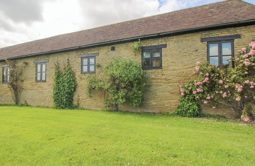 Craven Arms Cottage | THE ONIBURY, family friendly, with pool in Ludlow