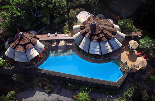 Kailua-Kona House | The Onion House "Architecture so full of life it seems to breathe"