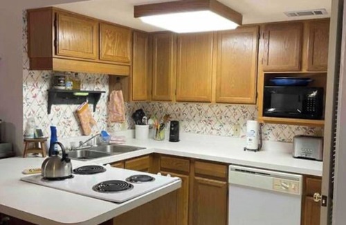 Steinhatchee Cottage | The Orange Blossom Cottage - Steinhatchee Landing - Creekside - Sleeps 8