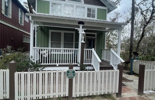 Steinhatchee Cottage | The Orange Blossom Cottage - Steinhatchee Landing - Creekside - Sleeps 8