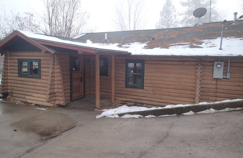 Missoula Cabin | "The Orchard Cabin" 3 Bedoom Sleeps 6-12