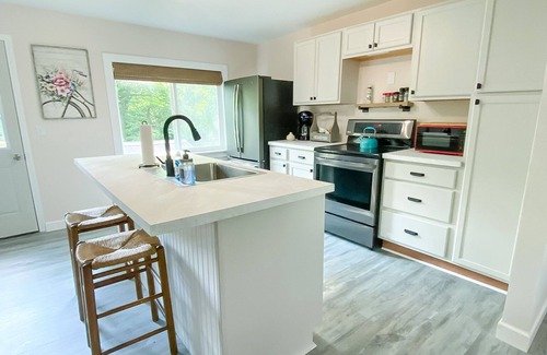 Clinton House | The Orchard House: Close to the Katy Trail, Truman Lake and Historic Downtown