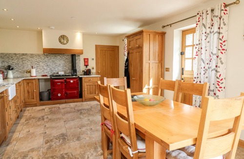 Llangunllo Cottage | THE ORCHARD, pet friendly, luxury holiday cottage in Knighton
