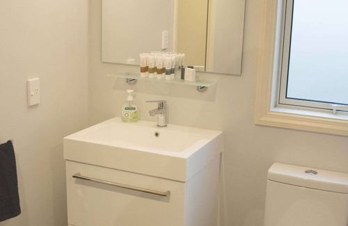 Alexandra Apartment | The Orchard Studio - charming, private and compact.