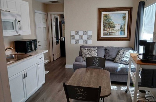 Sun 'N Lake House | THE ORCHARD SUITE OF SEBRING