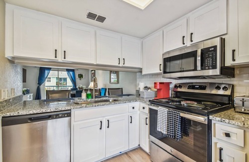 Temple Terrace Condo | The Orchid by DNY Prime minutes to Busch Gardens and USF