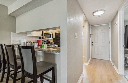 Temple Terrace Condo | The Orchid by DNY Prime minutes to Busch Gardens and USF