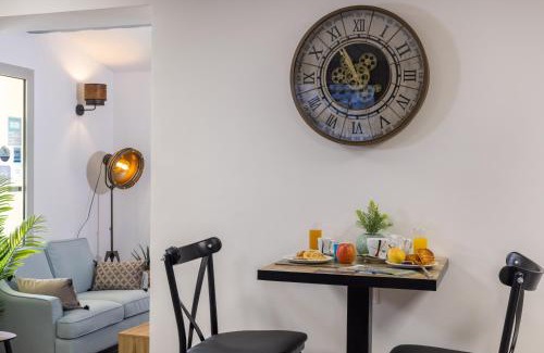 Fos-sur-Mer Hotel | The Originals City, Hôtel Azur, Fos-sur-Mer