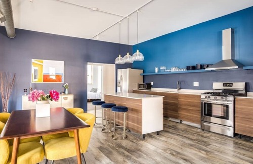 River North Apartment | The Orleans - Entire Building - With Rooftop Deck!