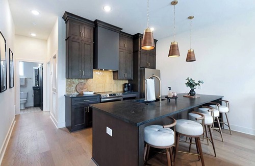 Nashville House | The Outlaw at Hydes Ferry