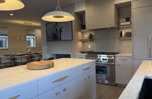 Crested Butte Hotel | The Outpost - New 5BR Mtn Retreat