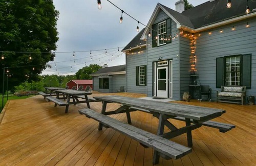 Berryville Apartment | The Outpost Suite 2- A Curated Farmhouse Suite