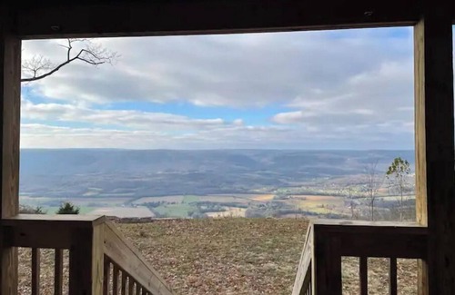 Dunlap Cabin | The Overlook Cabin: Breath-taking Views & King Bed