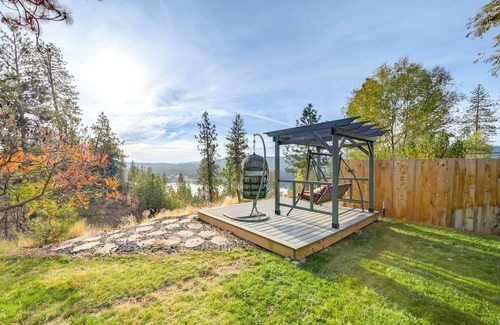 Nine Mile Falls Apartment | The Overlook Gem: Stunning Views & Serenity Awaits
