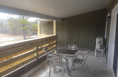 Interlochen Condo | The Overlook Just outside Traverse CitynSleeps 4 Private Deck with Amazing Views