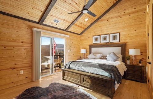 Milam Cabin | The Overlook Lodge - Exclusive 5BR Luxury Retreat with Panoramic Views
