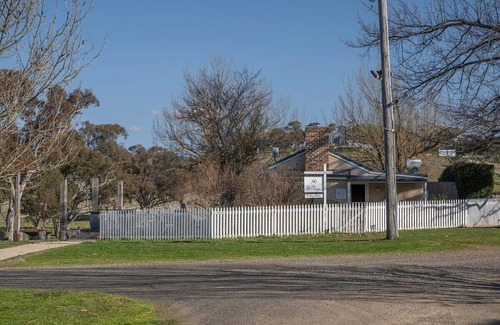 Emu Swamp House | The Overseers Cottage - Mayfield Vineyard