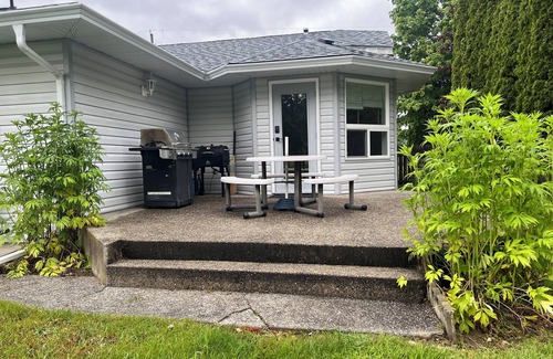 Sicamous House | The Owlhead Place - King beds, privacy and a backyard minutes from the beach!