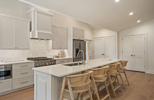 East Beach House | The Oyster - East Beach-Saltwater Pool, Hot Tub, Fire Pit, Ping Pong & Corn Hole