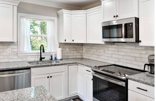 Weems House | The Oyster Tongs "Private Coastal Retreat"