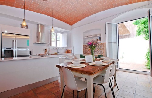 Vilassar de Mar House | The painter's home · Charming house w/terrace, sea views & 2 min beach