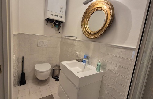 Esquilino Apartment | The Painter's house, big artsy house in the center of Rome