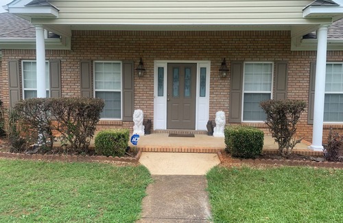 Tuscaloosa House | The Palace at the Hampton is Charming and Spacious 4-bedroom house in Tuscaloosa