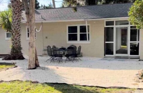 Yankeetown Cottage | The Palm Cottagenn