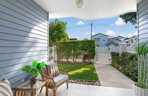 Ascot Apartment | The Palm Home /secure courtyard & pet friendly