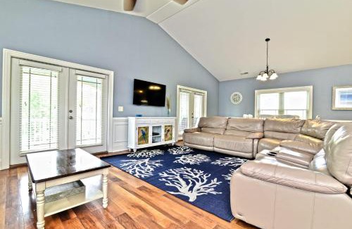 Windy Hill House | The Palm Luxury Beach House with Pool Top Location