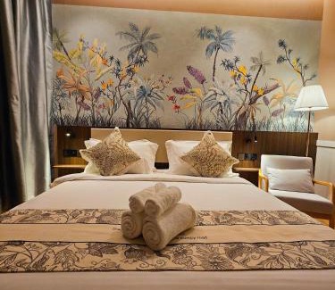 Downtown George Town Hotel | The Palm Suite at Lava Mansion