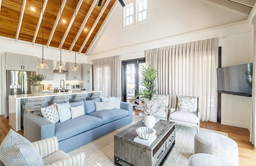 San Pedro Apartment | The Palms and The Pool Club at Mahogany Bay