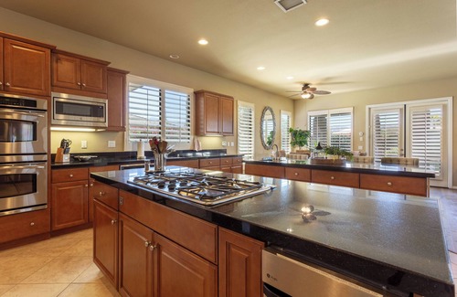 Indio House | The Palms - Fire Pit, Ping Pong, Pool & Spa, Walk to Festivals!