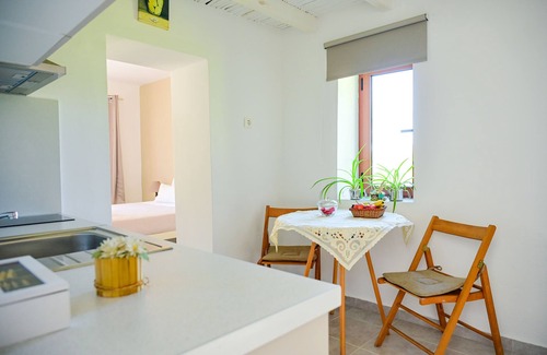 Kamilari Cottage | The papas house on the hill with mountain and sea view .