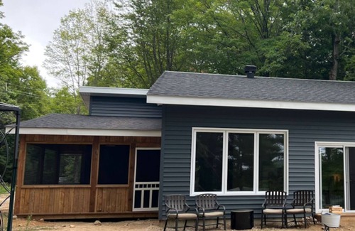Low Cottage | The Papillon Lakehouse - waterfront property one hour from Ottawa