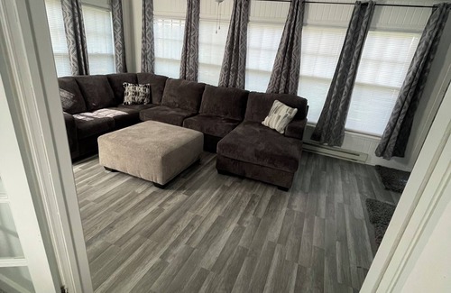 Carroll House | The peaceful oasisnnCharming 3-bedroom house with WiFi, AC in welcoming Carroll