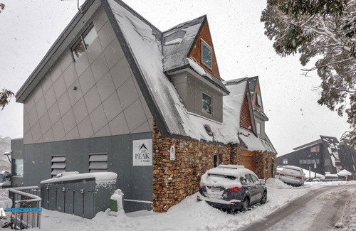 Thredbo Ski Chalet | The Peak 6 - Central Village