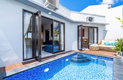 Mumbul Villa | The Peak 8 Villa Nusa Dua Bali - 20 Min to airport and popular beaches.