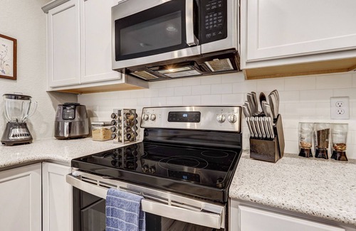 Southeast Colorado Springs House | The Peakside Retreat | Elliptical | Desk