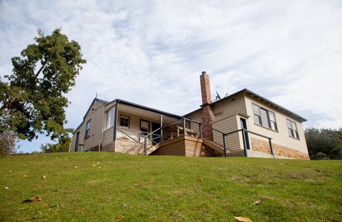 Highcroft Cottage | The Pear Cottage - unwind and recharge or explore the Tasman Peninsula