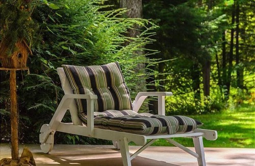 Farmington Cabin | The Pebblestone Cottage is a charming cottage with three bedrooms and two full baths.