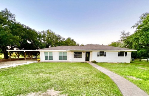 Crawford House | The Pecan Orchard Getaway