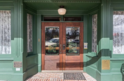 Historic Railroad District Hotel | The Peerless Hotel | Junior Suite #5 | Jetted Tub