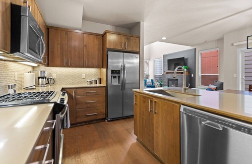 Eugene House | THE PENDLETON – WALKABLE/ARCADE LOFT/MODERN/LIGHT