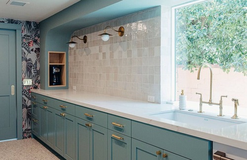 Warm Sands House | The Penguin Cottage: Sapphire Pool- Walk to town