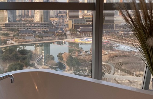 Yeonsu-gu Apartment | The Pent Songdo 3bd 2ba Central park