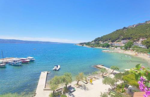 Duce Apartment | The penthouse apartment, first row by the sea, Beach House Ana
