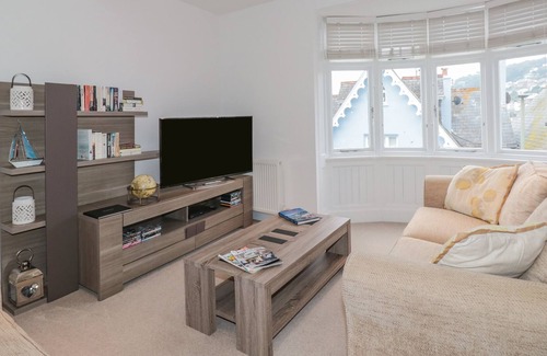 Dartmouth Apartment | THE PENTHOUSE, family friendly, with a garden in Dartmouth