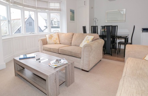 Dartmouth Apartment | THE PENTHOUSE, family friendly, with a garden in Dartmouth